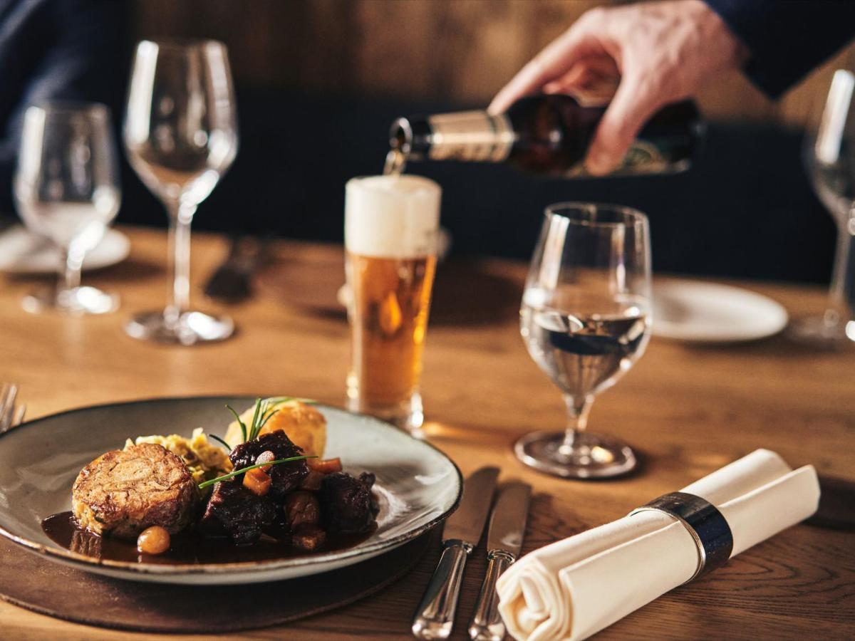 A-Rosa Ifen Hotel Kleinwalsertal Hirschegg  Luaran gambar A beer and a wine glass