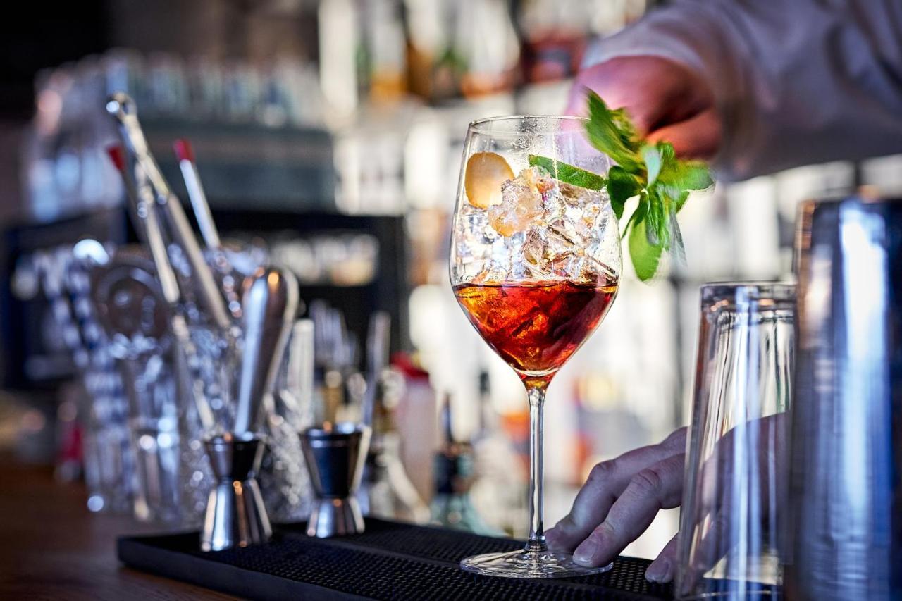 A-Rosa Ifen Hotel Kleinwalsertal Hirschegg  Luaran gambar A glass of Negroni