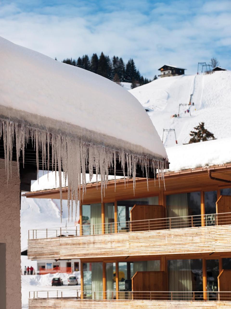 A-Rosa Ifen Hotel Kleinwalsertal Hirschegg  Luaran gambar Icicles on a building